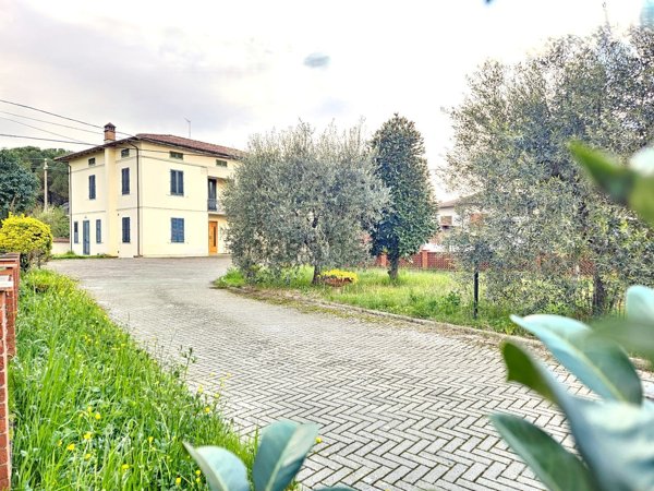 casa indipendente in vendita a Quarrata in zona Catena