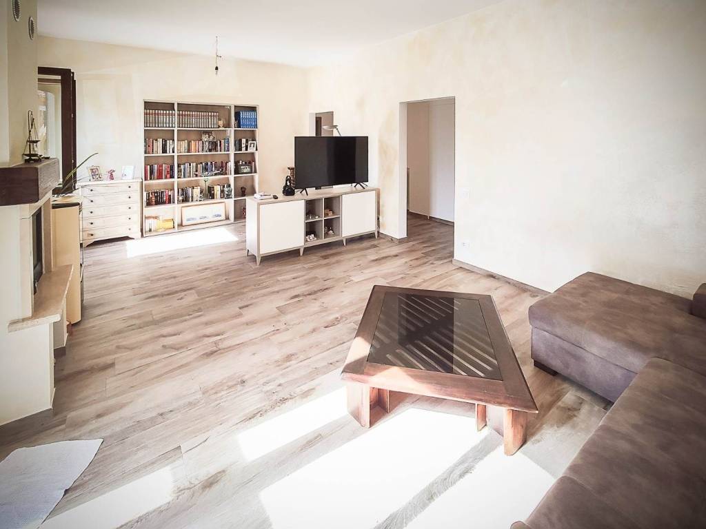 casa indipendente in vendita a Quarrata in zona Valenzatico