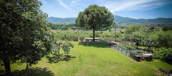 casa indipendente in vendita a Quarrata in zona Valenzatico