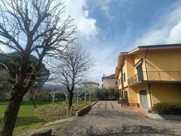 casa indipendente in vendita a Quarrata in zona Valenzatico