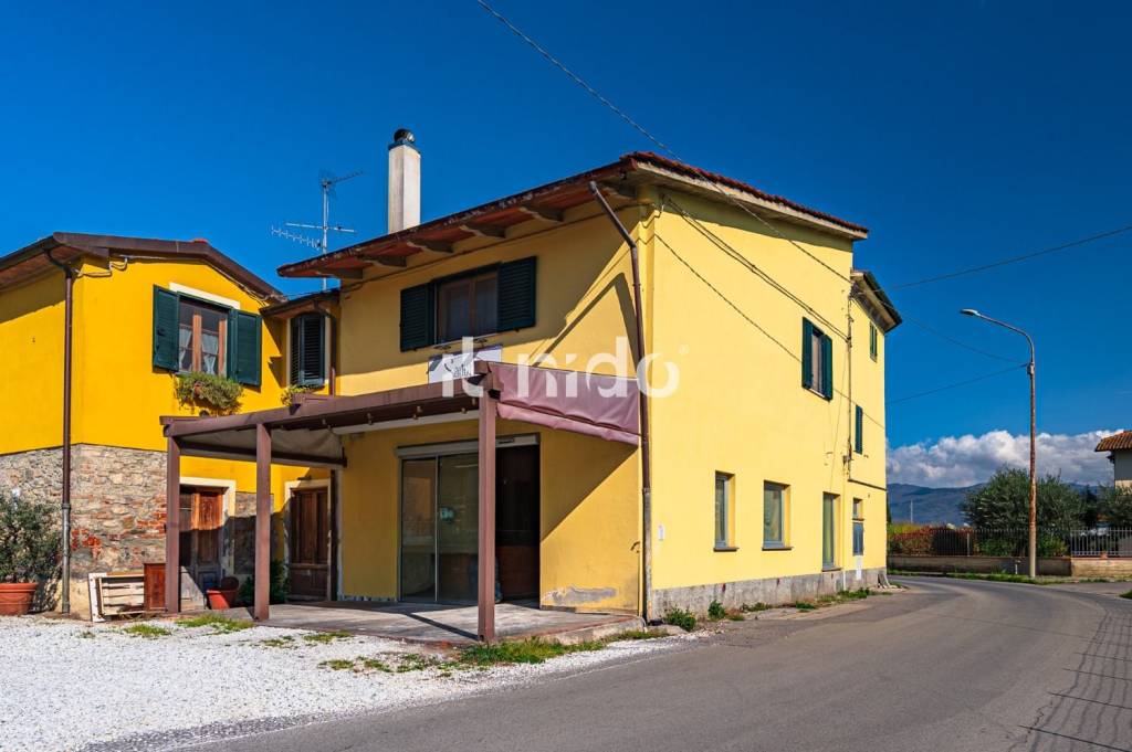 locale commerciale in vendita a Quarrata