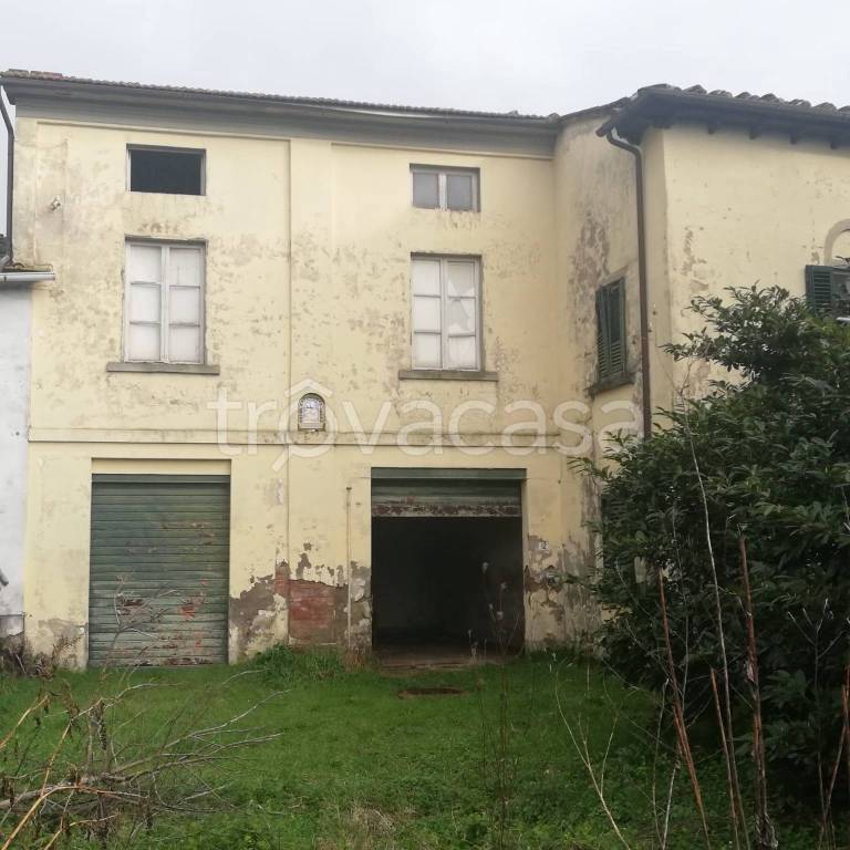 casa indipendente in vendita a Quarrata