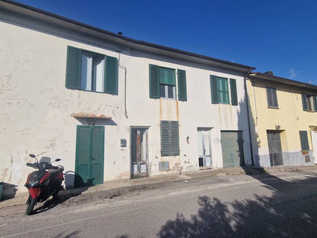 casa indipendente in vendita a Quarrata in zona Catena