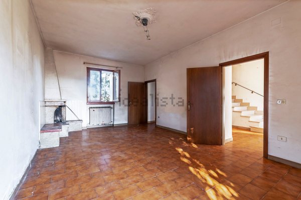 casa indipendente in vendita a Quarrata in zona Tizzana