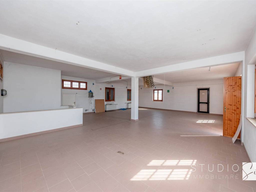 locale commerciale in vendita a Quarrata