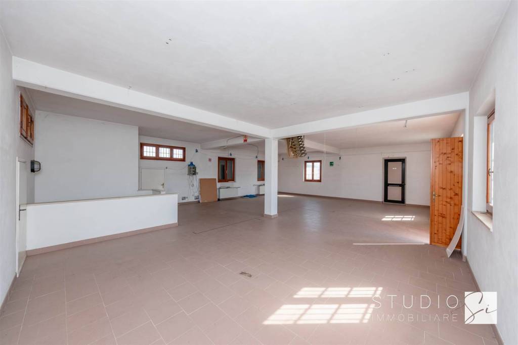 locale commerciale in vendita a Quarrata