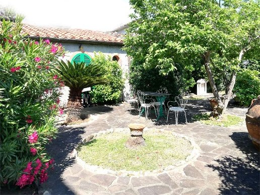 casa indipendente in vendita a Quarrata in zona Tizzana