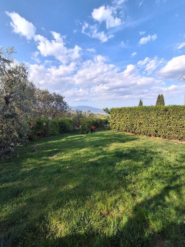 casa indipendente in vendita a Quarrata in zona Tizzana