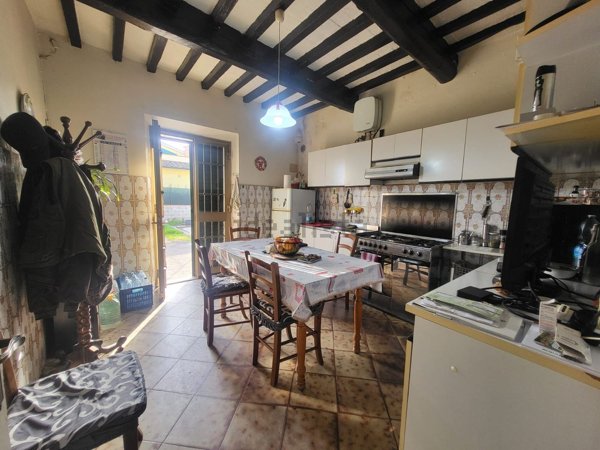 casa indipendente in vendita a Quarrata