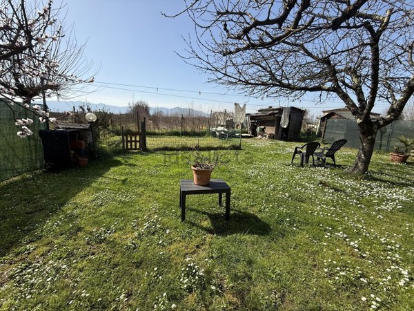 casa indipendente in vendita a Quarrata in zona Ferruccia