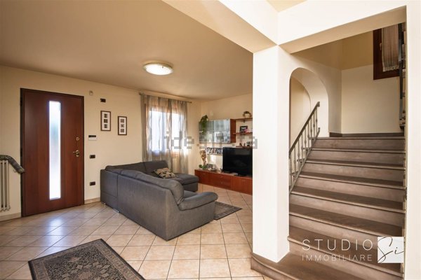 casa indipendente in vendita a Quarrata in zona Catena