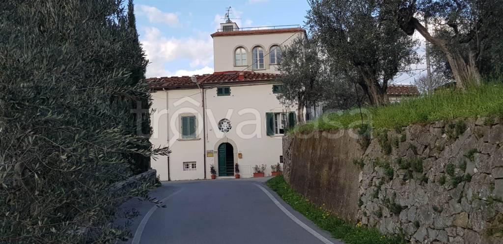 casa indipendente in vendita a Quarrata in zona Tizzana