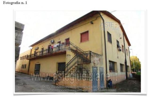 locale commerciale in vendita a Quarrata