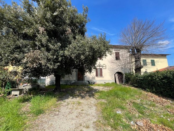 casa indipendente in vendita a Quarrata in zona Catena