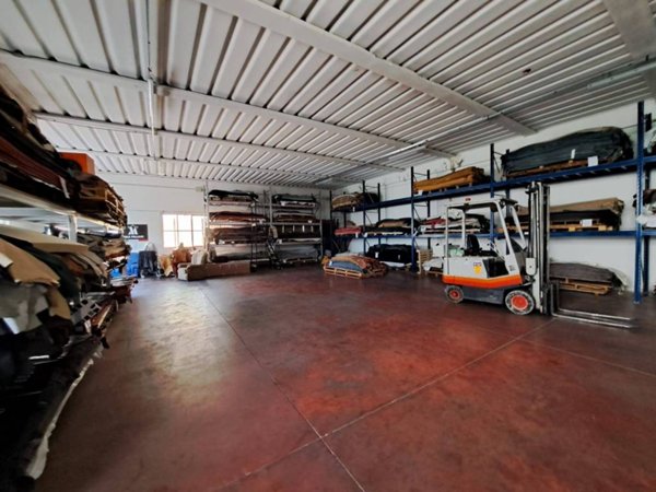 locale commerciale in vendita a Quarrata