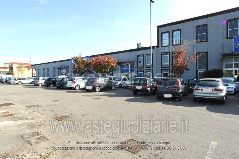 locale commerciale in vendita a Quarrata