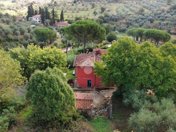 casa indipendente in vendita a Quarrata in zona Lucciano