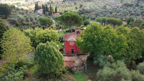 casa indipendente in vendita a Quarrata in zona Lucciano