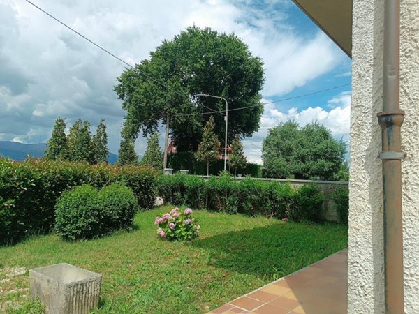 casa indipendente in vendita a Quarrata