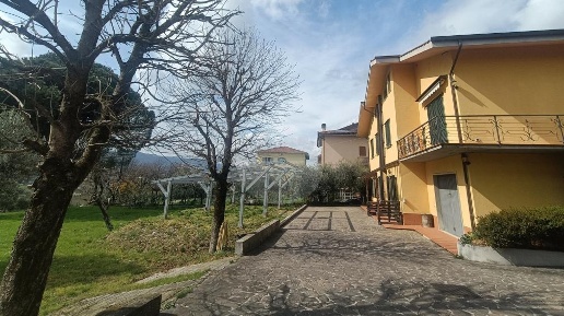 appartamento in vendita a Quarrata in zona Valenzatico