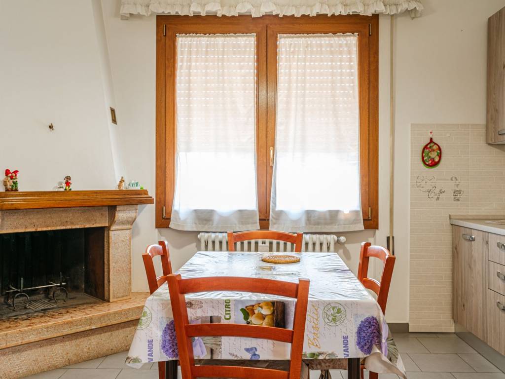 casa indipendente in vendita a Quarrata in zona Vignole