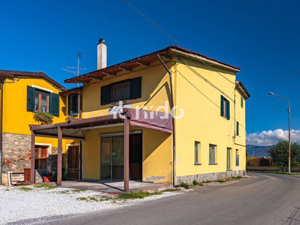 negozio in vendita a Quarrata in zona Olmi