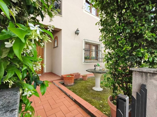 casa indipendente in vendita a Quarrata in zona Vignole