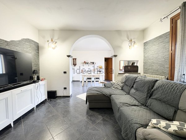 casa indipendente in vendita a Quarrata in zona Caserana
