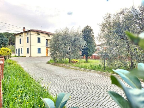 casa indipendente in vendita a Quarrata in zona Catena