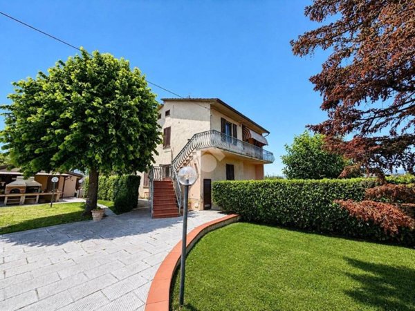 casa indipendente in vendita a Quarrata