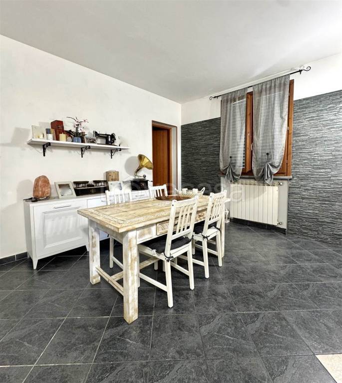 appartamento in vendita a Quarrata in zona Caserana