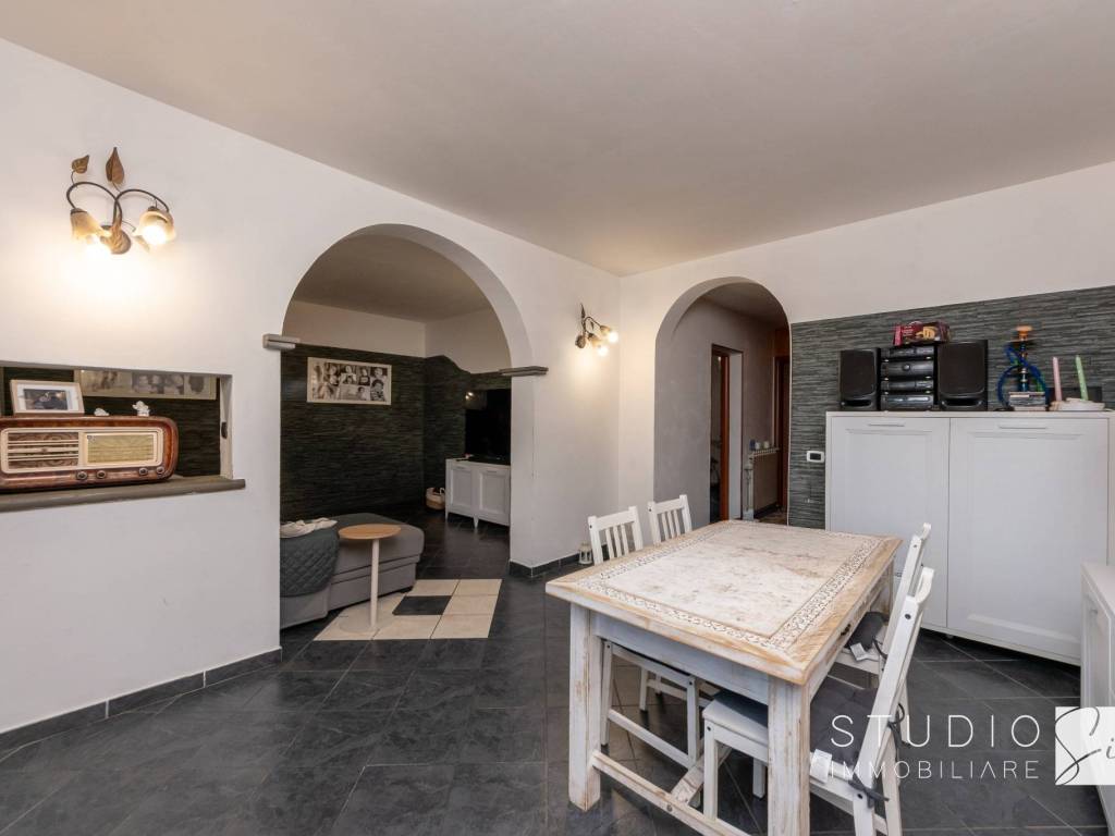 casa indipendente in vendita a Quarrata in zona Caserana