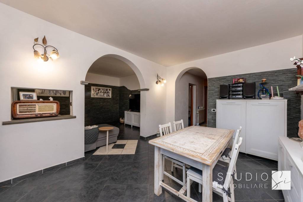 casa indipendente in vendita a Quarrata in zona Caserana