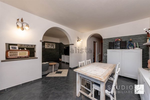 casa indipendente in vendita a Quarrata in zona Caserana