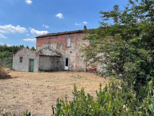 casa indipendente in vendita a Quarrata in zona Valenzatico