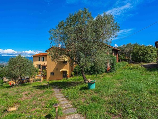 casa semindipendente in vendita a Quarrata in zona Buriano