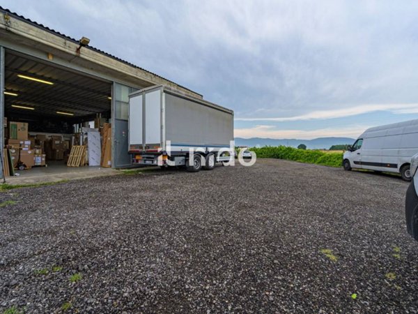 locale commerciale in vendita a Quarrata