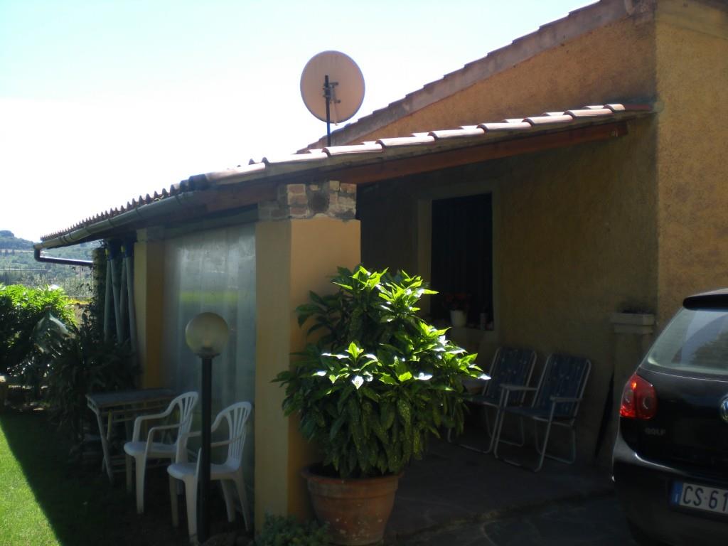 casa indipendente in vendita a Quarrata in zona Tizzana