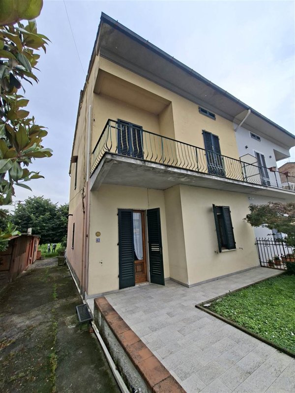 casa indipendente in vendita a Quarrata in zona Vignole