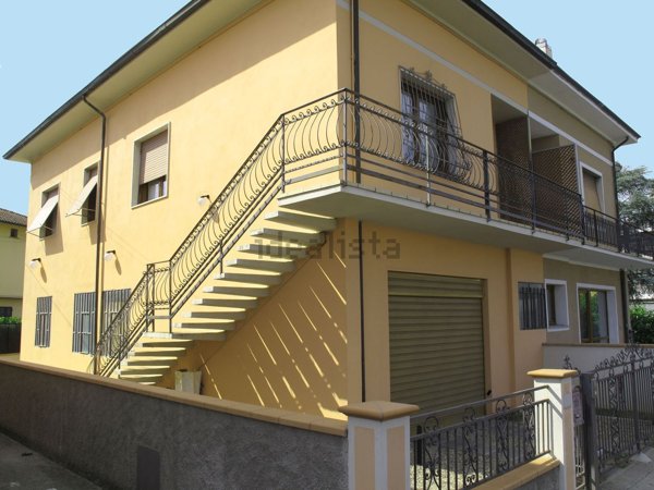 casa indipendente in vendita a Quarrata
