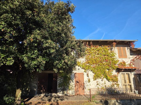 casa indipendente in vendita a Quarrata in zona Tizzana