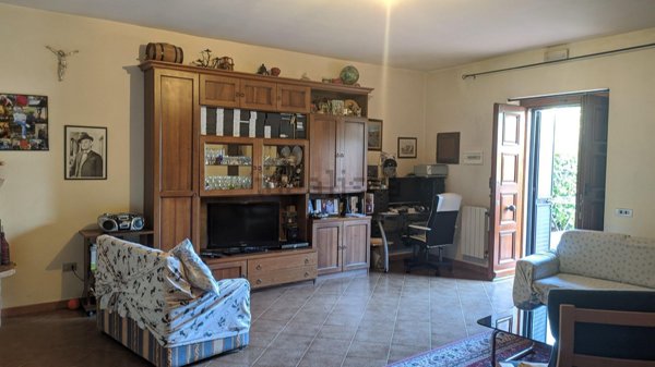 casa indipendente in vendita a Quarrata in zona Valenzatico