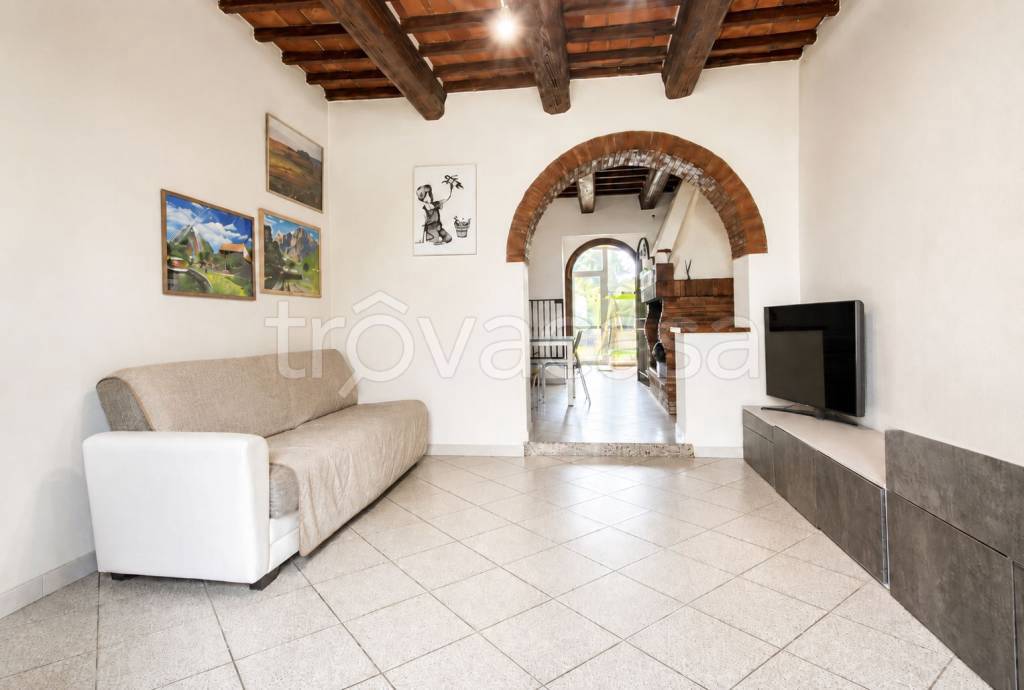 casa indipendente in vendita a Quarrata in zona Catena