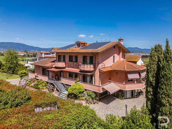 casa indipendente in vendita a Quarrata in zona Tizzana