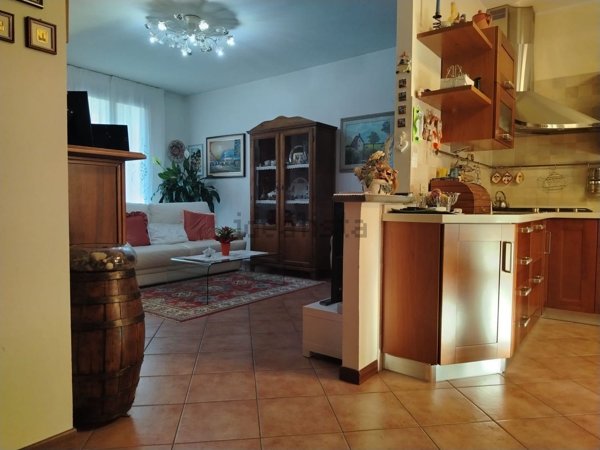 casa indipendente in vendita a Quarrata in zona Valenzatico