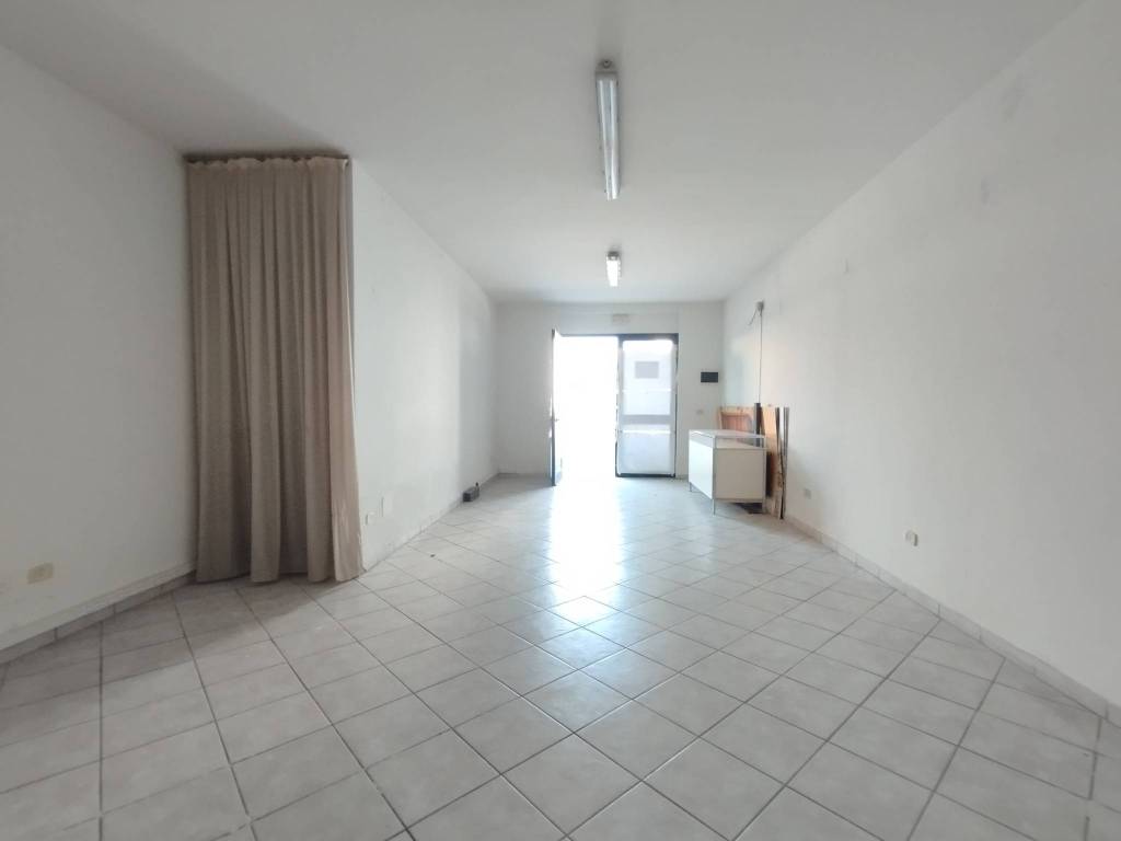 negozio in vendita a Quarrata in zona Casini