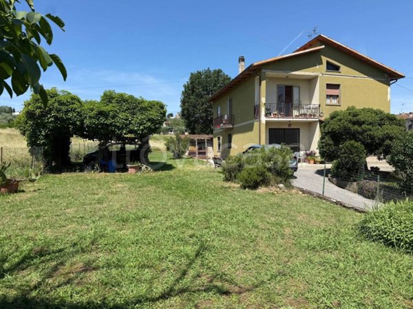 casa indipendente in vendita a Quarrata in zona Tizzana