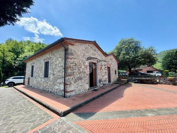 quadrivano in vendita a Quarrata in zona Buriano