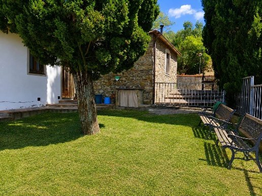 casa indipendente in vendita a Quarrata in zona Forrottoli