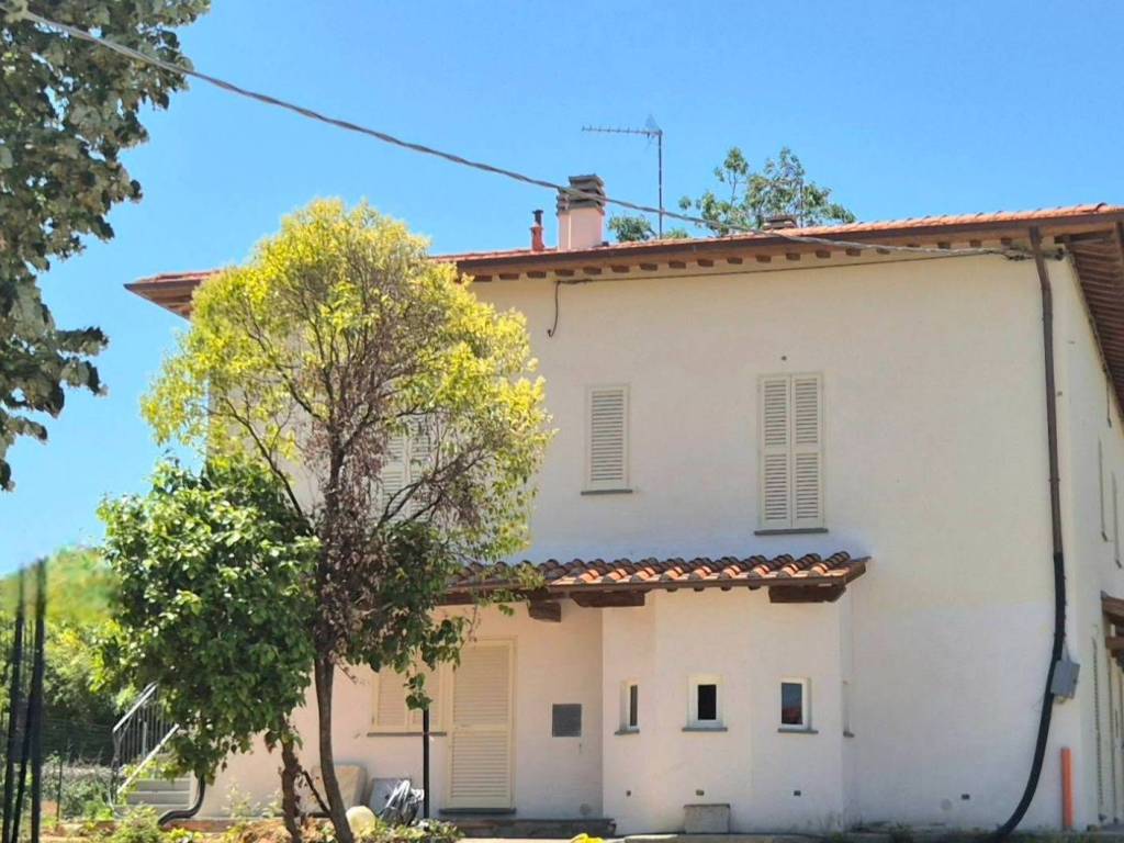 casa indipendente in vendita a Quarrata